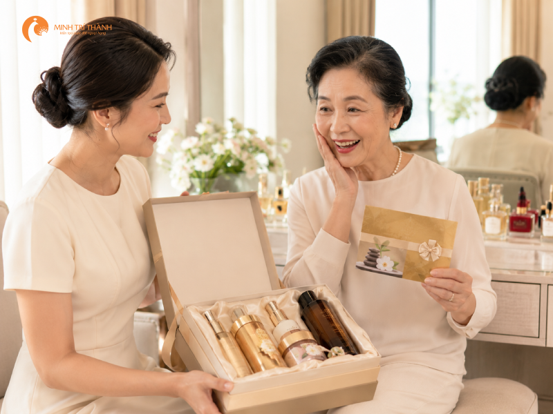 quà làm đẹp tặng mẹ chồng