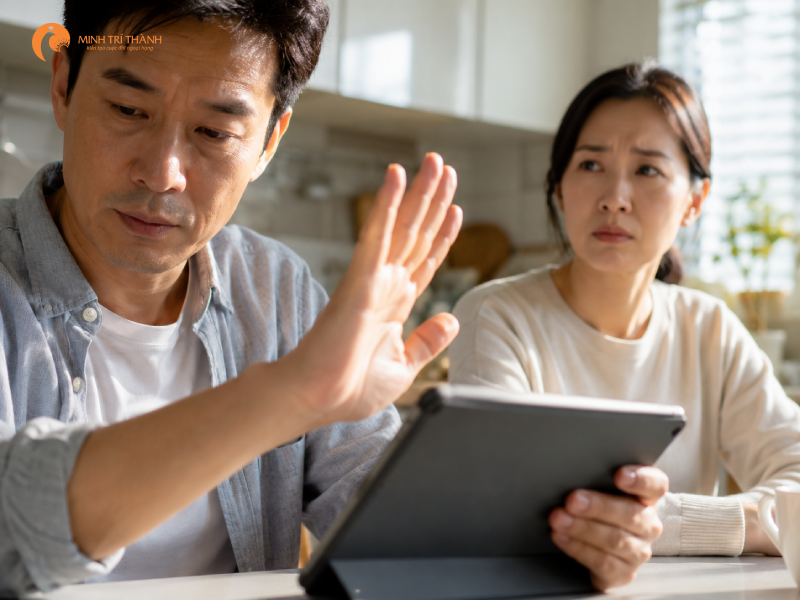 thế là là chồng không tôn trọng vợ
