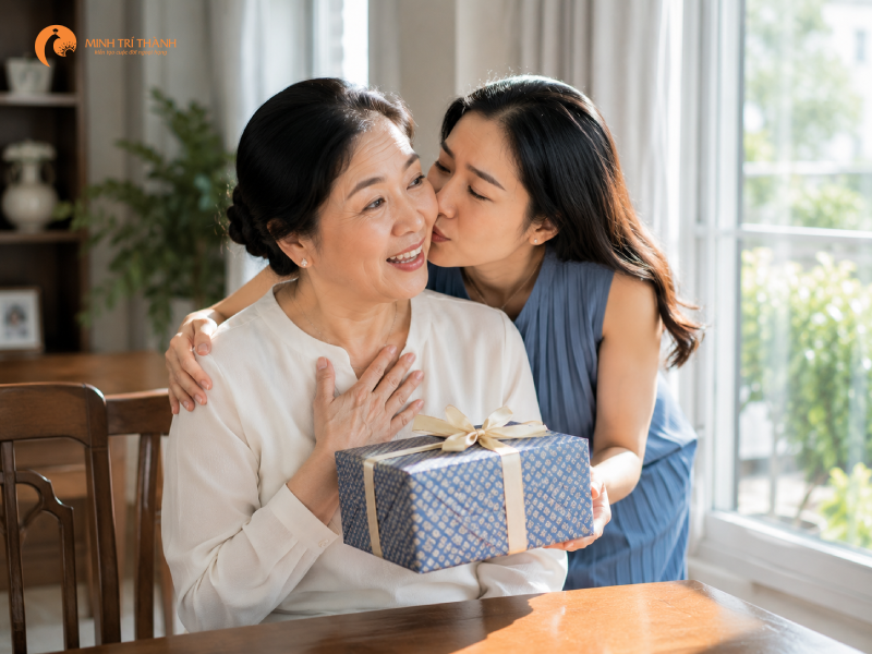 vì sao quà tặng mẹ chồng quan trọng